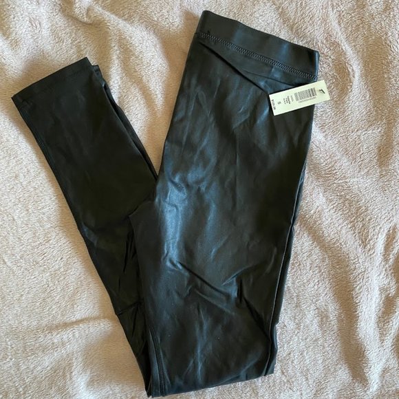 BNWT Aritzia Wilfred Free Rebelle Vegan Leather Leggings (Black, Size SMALL) - Picture 3 of 4